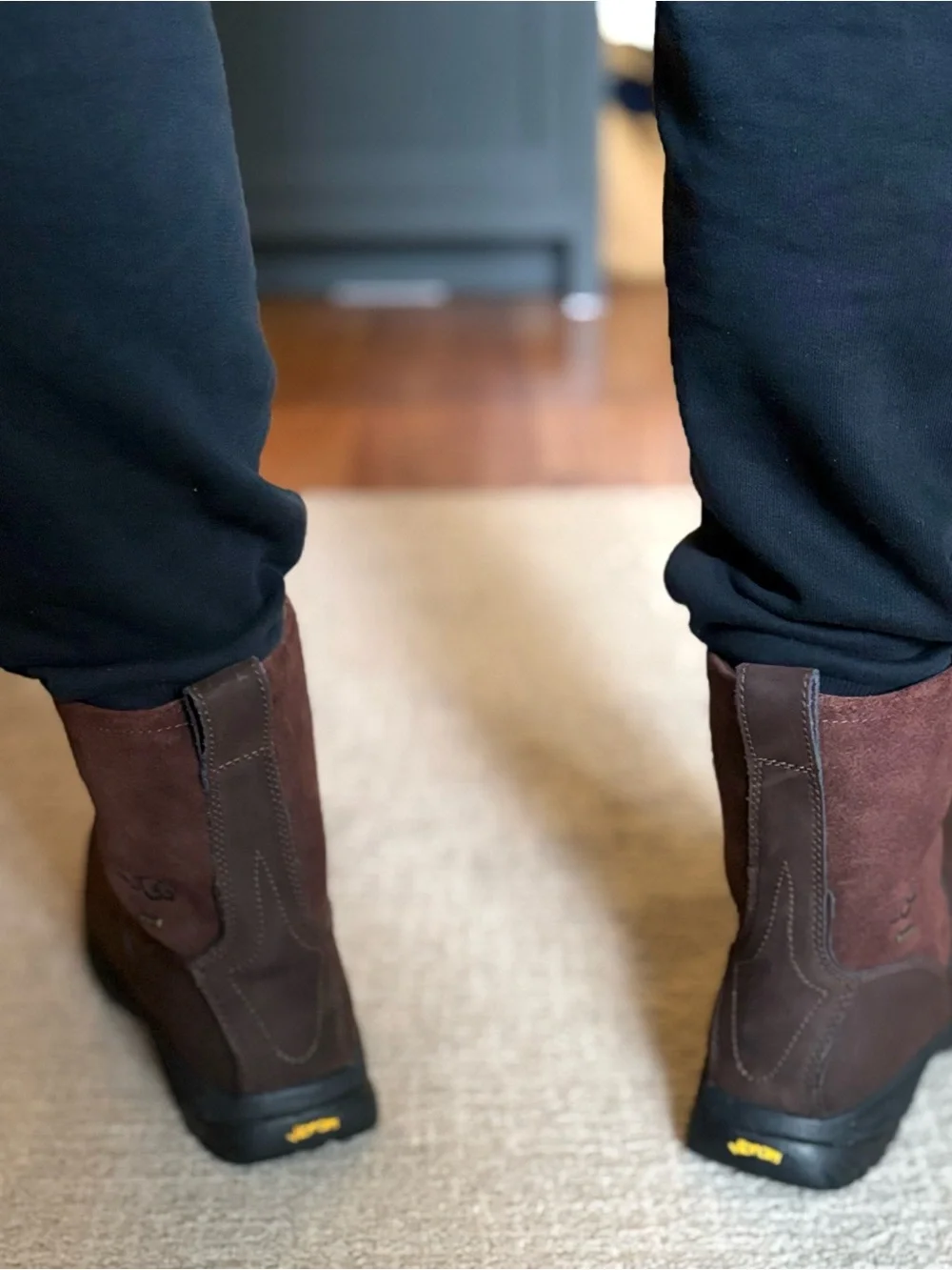 UGG WATERPROOF Men’s Gore-Tex Sheepskin Lined Winter Boots Brown Size 11.5